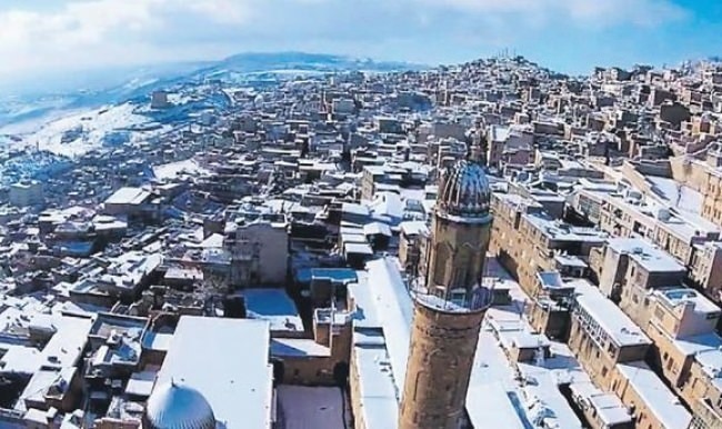 Tarihi kentte kar güzelliği