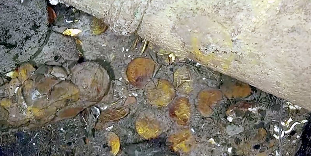 Tarihi keşif! Denizin altından fışkırmaya başladı