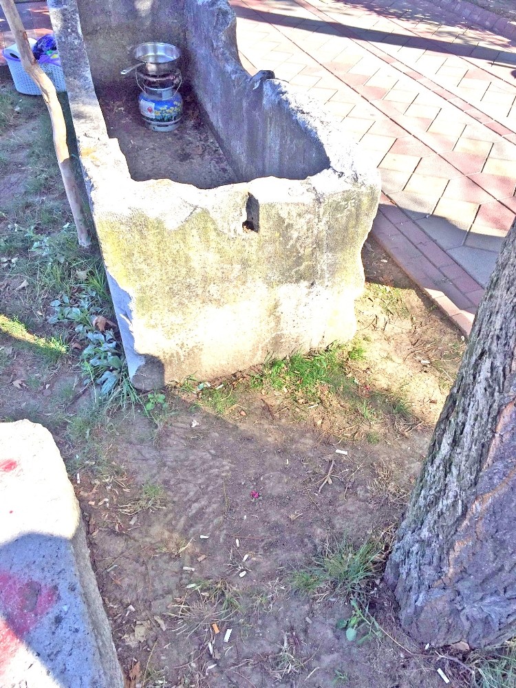 Tarihi lahidin içinde yemek pişirilmesine tepki 