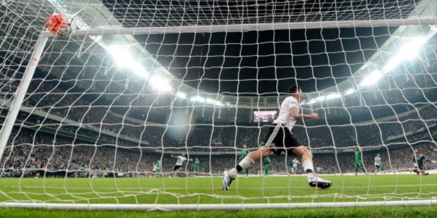 Tarihi maçtan görüntüler - FOTO