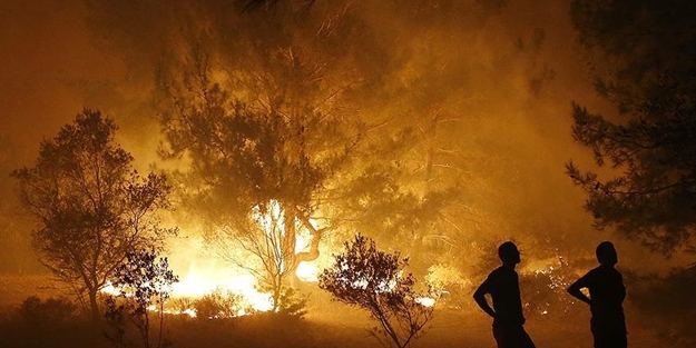 Tarihi mahallede korkutan yangın!