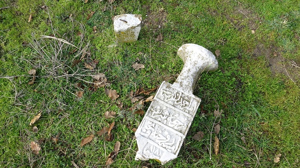 Tarihi mezarlığın içler acısı hali