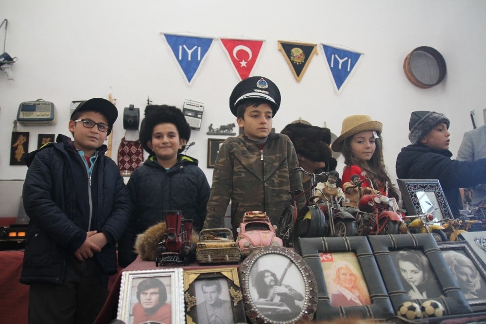 Tarihi okulun bir sınıfını müzeye çevirdiler 