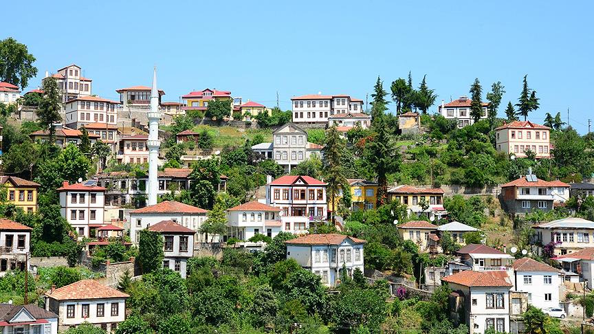 Tarihi Ortamahalle ziyaretçilerin gözdesi