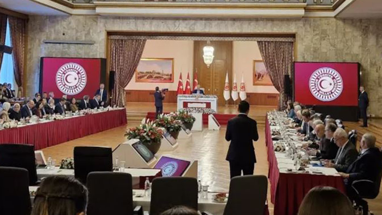 Tarihi oylama sona erdi! Komisyonun İmralı kararı açıklandı: Milletvekilleri İmralı'ya gidiyor