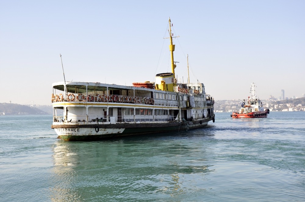 Tarihi Paşabahçe vapuru yenilenmek için Haliç’e çekiliyor 