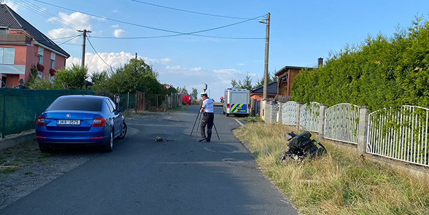 Tarihi savaş uçağı evin üzerine düştü: 1 ölü, 1 yaralı