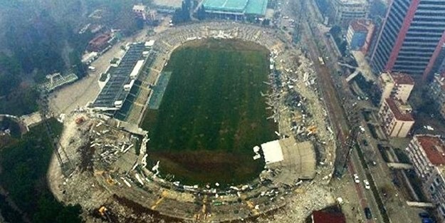 Tarihi stadın yerine meydan yapılıyor