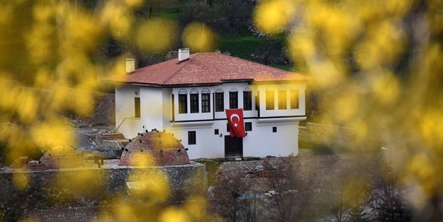 Tarihi Süleymaniye mahallesinde ilkbahar güzelliği