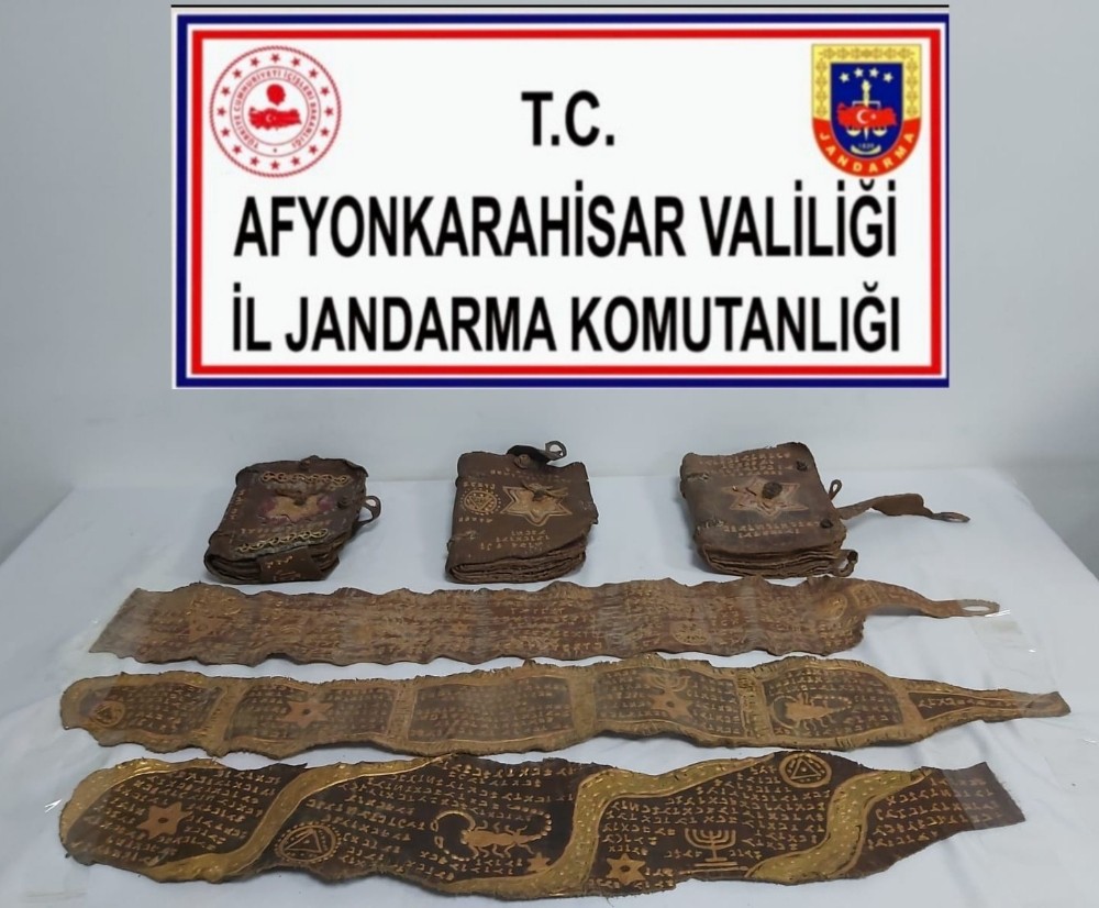 Tarihi Tevrat ele geçirildi 