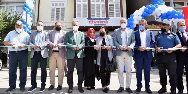 Tarihi yalı Ana Kucağı olarak hizmette