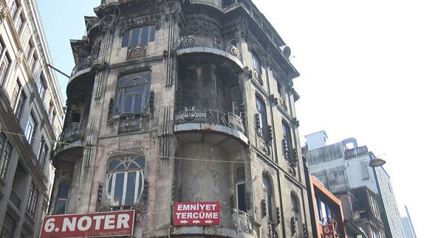 Tarihi yapı harabeye döndü! 119 yıllık Vlora Han'ın içler acısı hali