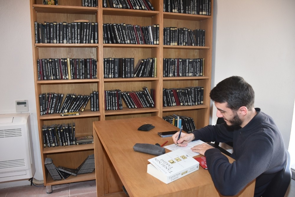 Tarihi yapı kitap kurtlarını ağırlıyor 