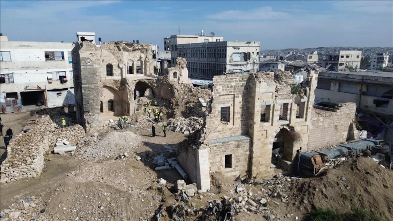 Tarihimizi de yok ediyor! İsrail, 8 asırlık Paşa Sarayı'nı yıktı!