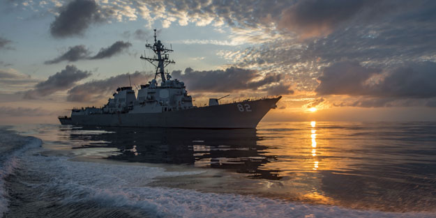 Tarihte bir ilk! ABD savaş gemileri Rus ve Çin filosunu engelledi