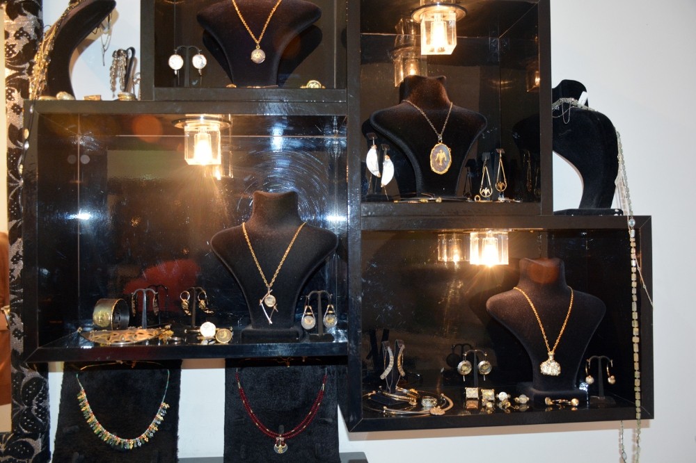 Tarihten ve doğadan esinlendiklerini takılarına işliyor 