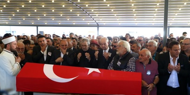 Ünlüoğlu'nun cenazesinde şaşkına çeviren olay!