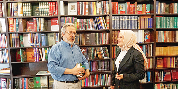 Tarikatın ana gayesi siyaset ve ticaret olamaz