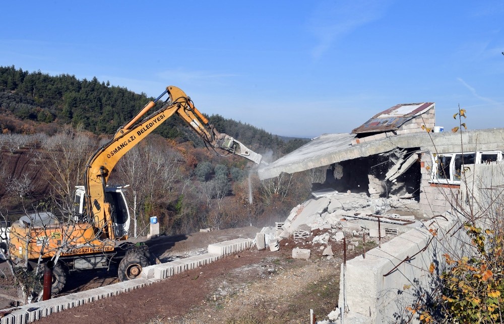 Tarım arazisinde kaçak yapılaşmaya müdahale 