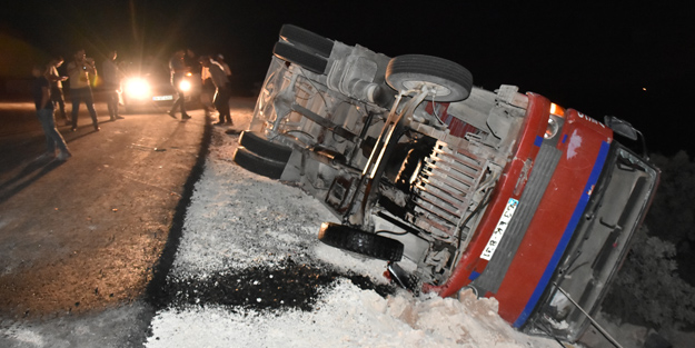 Tarım işçilerini taşıyan kamyonet devrildi: 17 yaralı