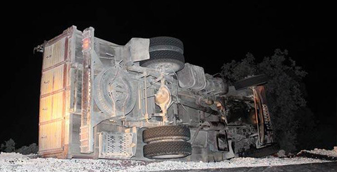 Tarım işçilerini taşıyan kamyonet devrildi: 3'ü ağır 17 kişi yaralandı