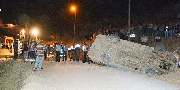 İşçi minibüsü kaza yaptı: 2 ölü 18 yaralı