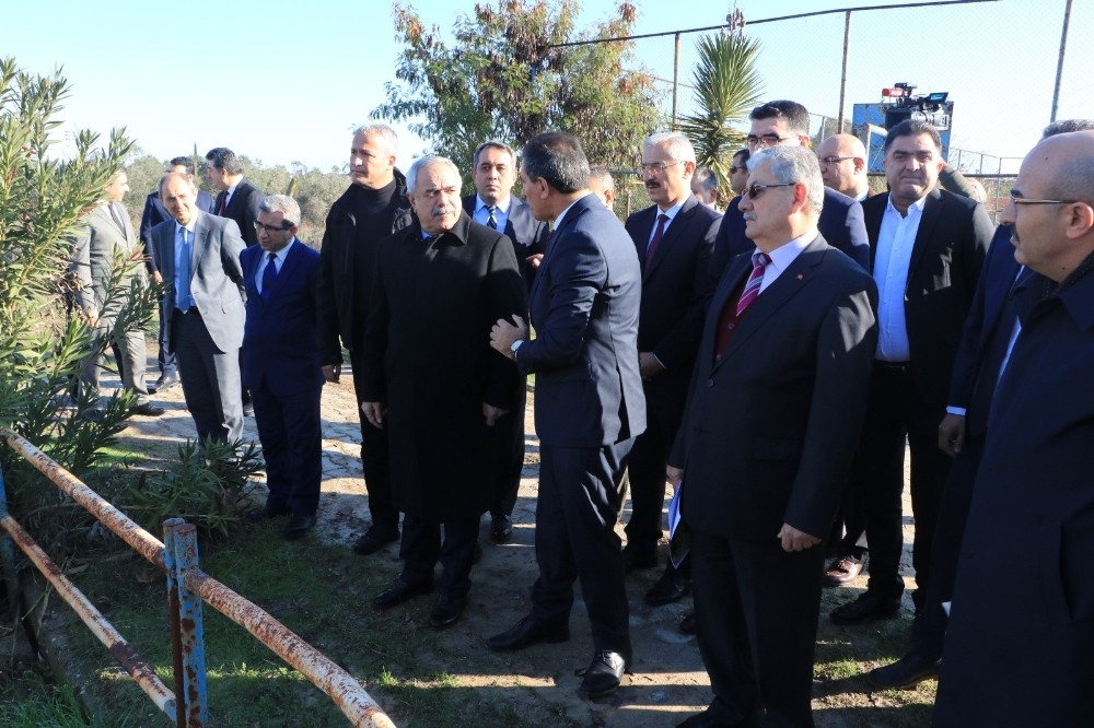 Tarım ve Orman Bakan Yardımcısı Mehmet Hadi Tunç, zarar gören tarım arazilerini inceledi 