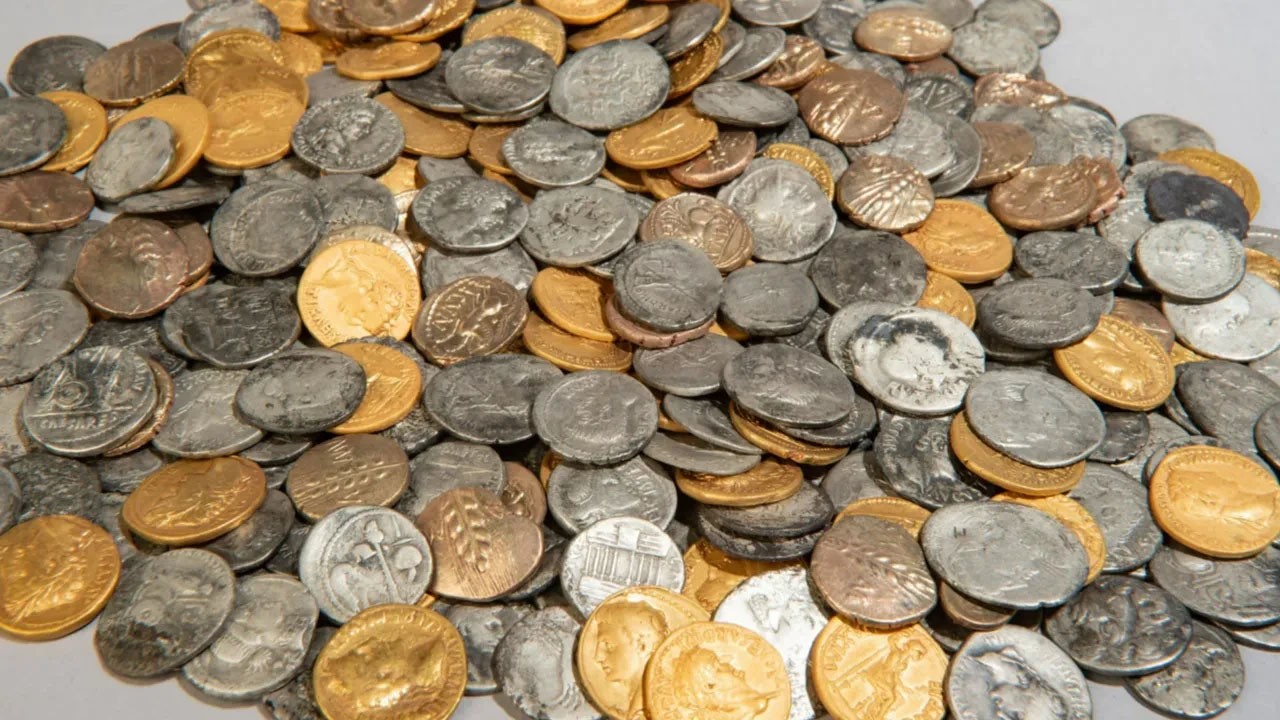 Tarlada tarih fışkırdı! Romalı askerlerin hazinesi bulundu