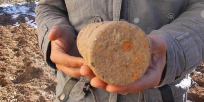 Tarlada top mermisi bulundu