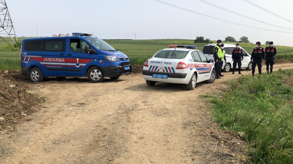 Tarladan kaçanlara jandarma engeli 