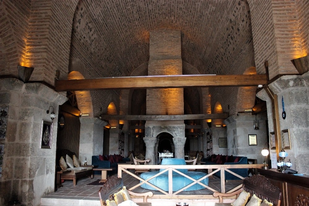 Tarlaların içinde 626 yıllık otel müşterilerini ağırlıyor 