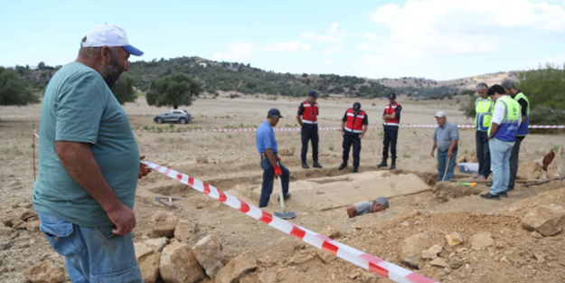 Tarlayı süren çiftçi şans eseri tarihi bir keşfe imza attı! Jandarma, köylüler, duyan herkes oraya koştu