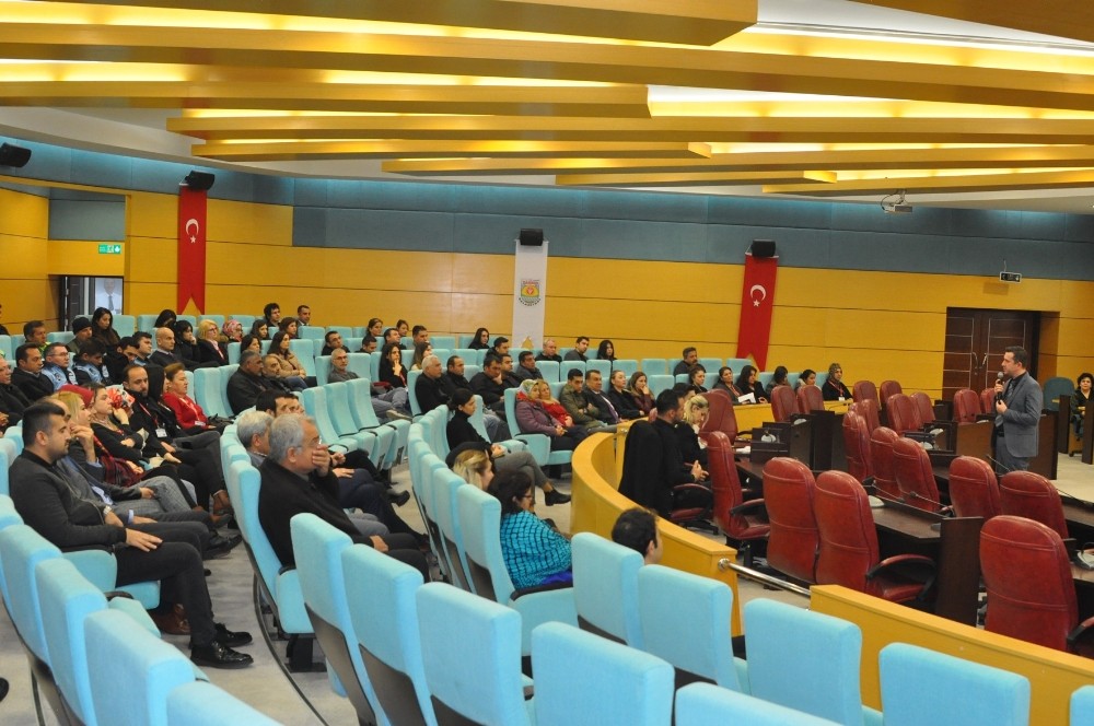 Tarsus Belediyesi çalışanlarına madde bağımlılığıyla mücadele eğitimi verildi 
