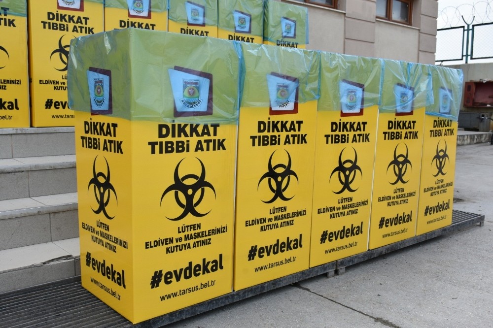 Tarsus Belediyesi, maske ve eldivenler için tıbbi atık kutuları hazırladı 