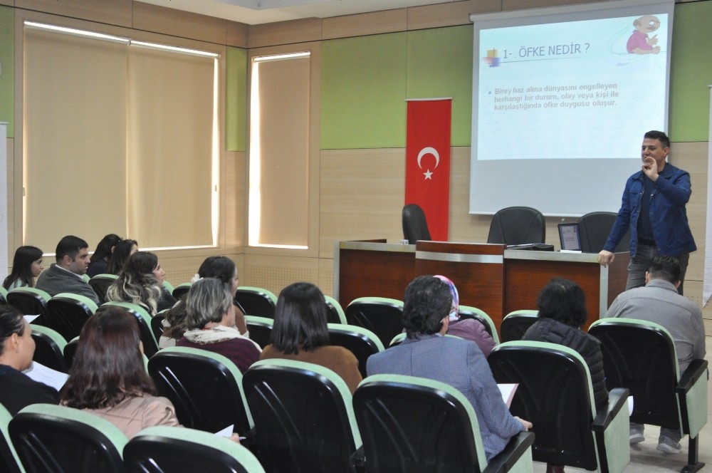 Tarsus Belediyesi personeline ‘Öfke Kontrolü ve İş Hayatında İletişim’ eğitimi verildi 