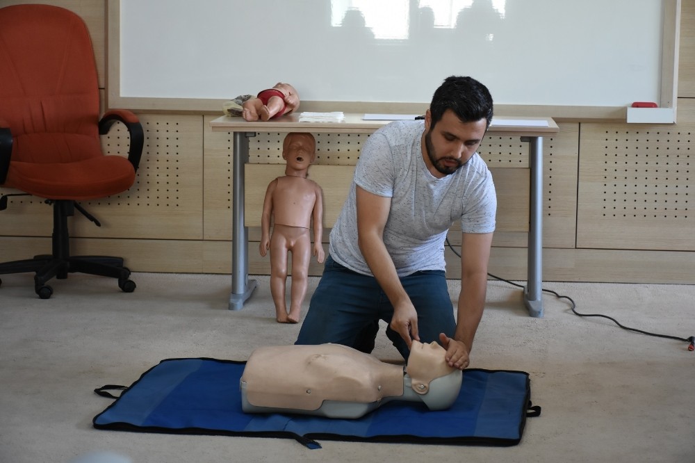 Tarsus Belediyesi personeline temel ilk yardım eğitimi verildi 