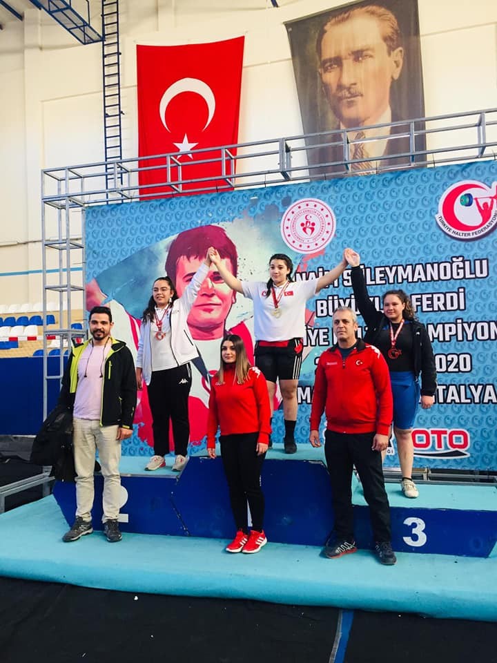 Tarsuslu halterciler madalyayla döndüler 