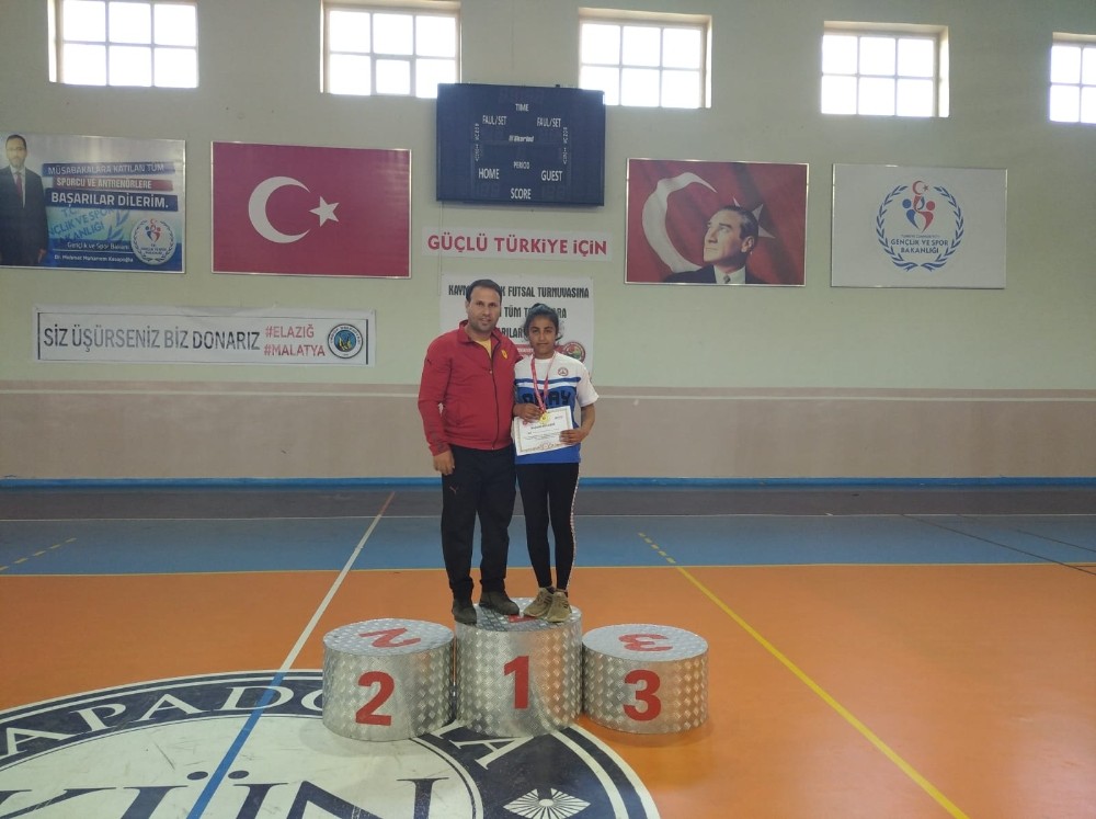 Tarsuslu öğrenci bilek birincisi oldu 