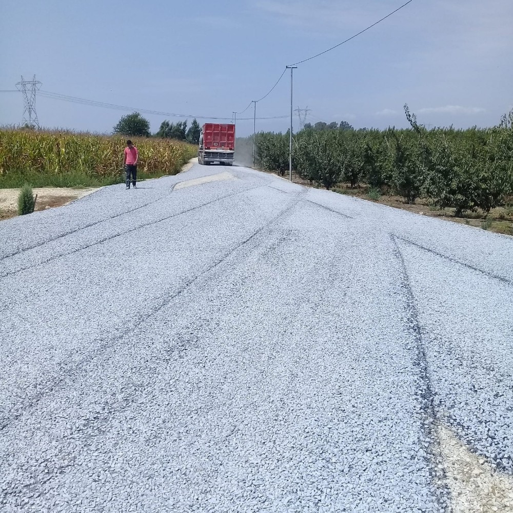 Tarsus’ta 18 mahalle yolunda asfalt ve parke çalışması 