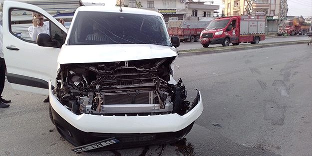 Tarsus’ta 3 ayrı kazada 12 kişi yaralandı