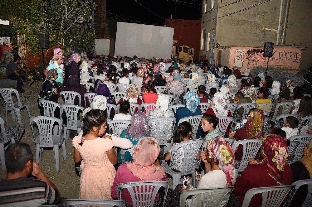 Tarsus’ta açık sinema keyfi 8 Eylül’e kadar sürecek 