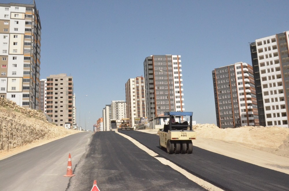 Tarsus’ta asfalt çalışması 