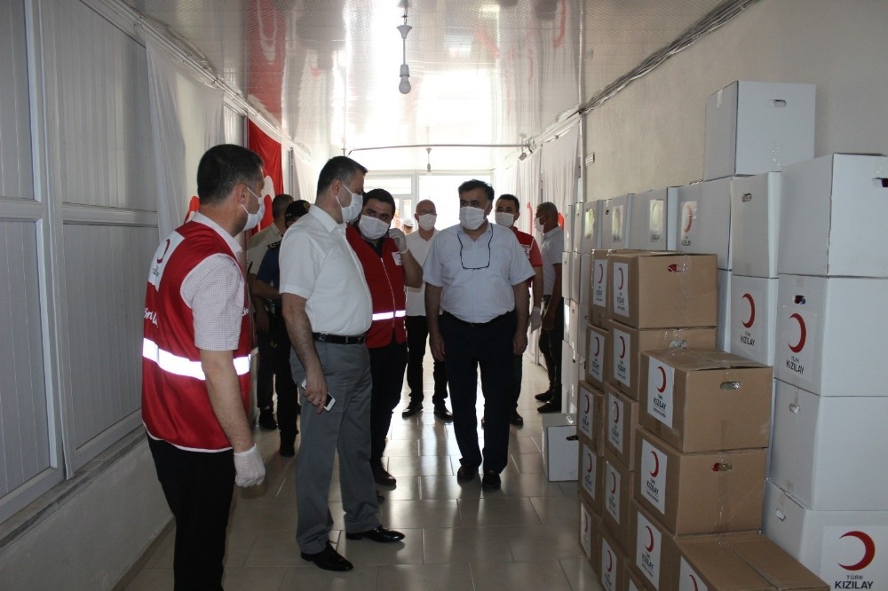 Tarsus’ta bin aileye yardım 