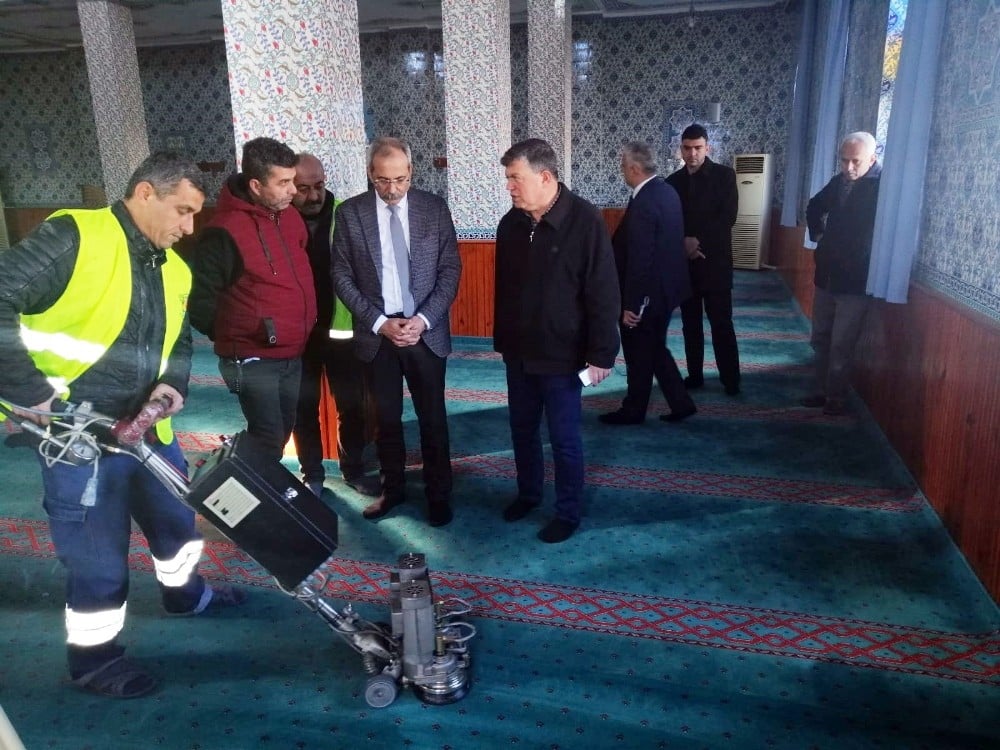 Tarsus’ta cami ve cemevlerinde temizlik dönemi başladı 