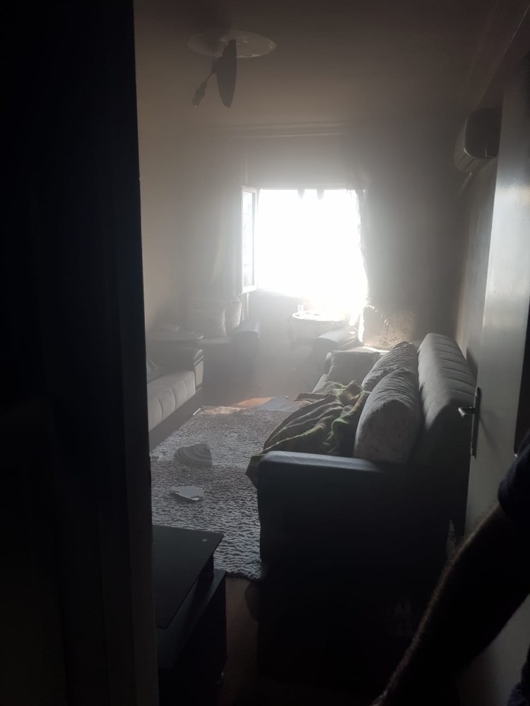 Tarsus’ta çıkan yangında ev kullanılamaz hale geldi 