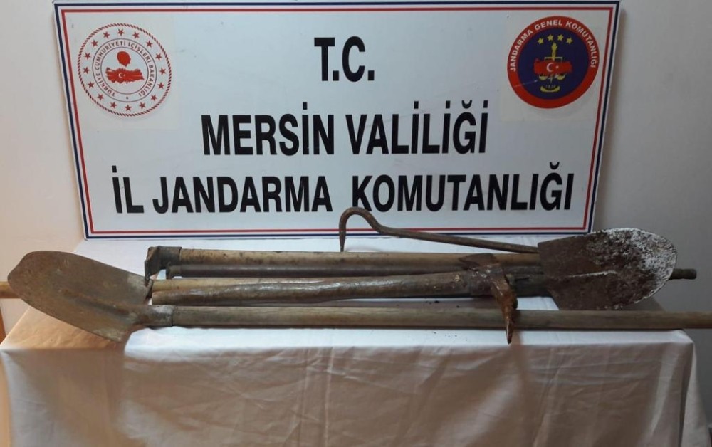 Tarsus’ta kaçak kazı yapan 5 kişi suçüstü yakalandı 