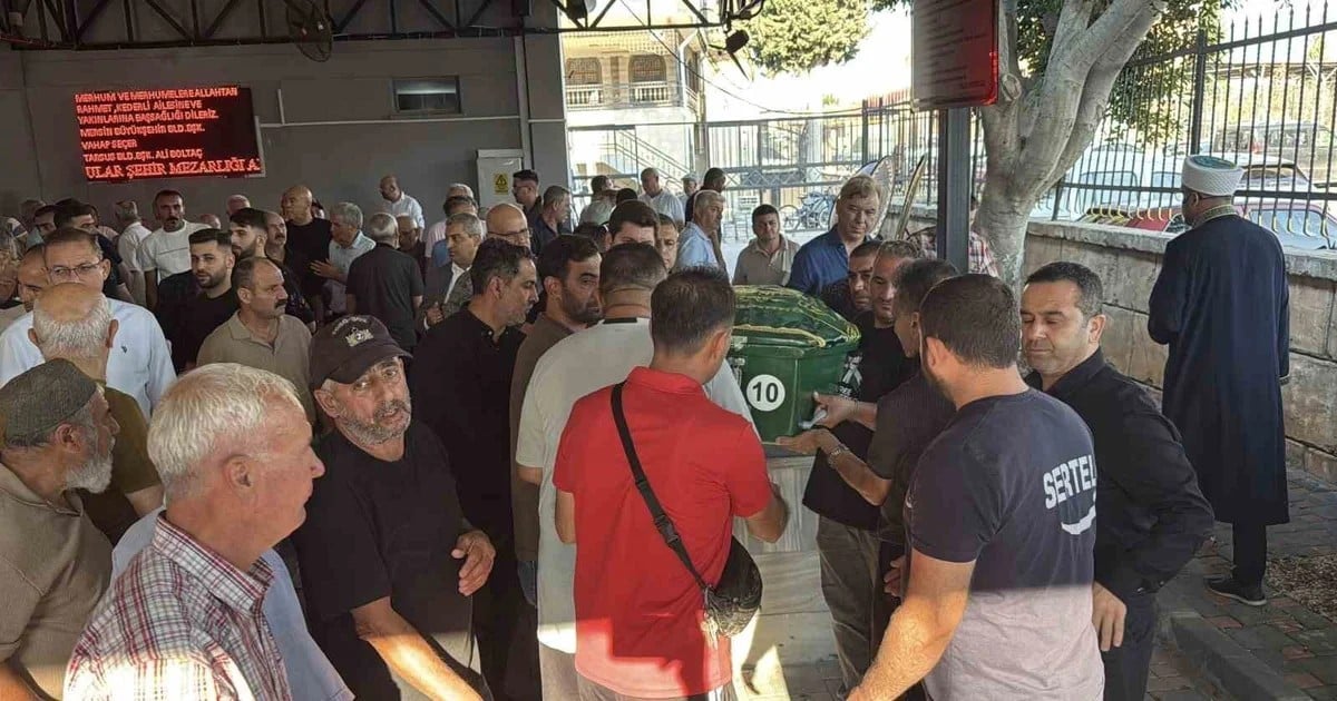 Tarsus'ta kahvehane saldırısında hayatını kaybeden antrenör Mehmet Atlı toprağa verildi