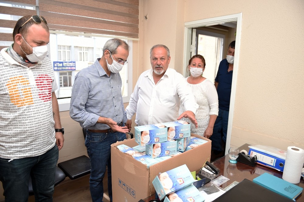 Tarsus’ta oda ve derneklere maske desteği sürüyor 