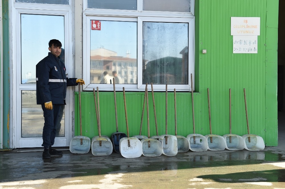 Tarsus’ta plastik bidonlardan faraşa dönüşüyor 