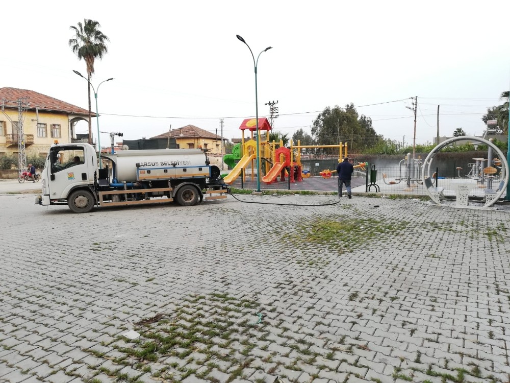 Tarsus’ta şehrin her noktası virüs tehdidine karşı ilaçlanıyor 